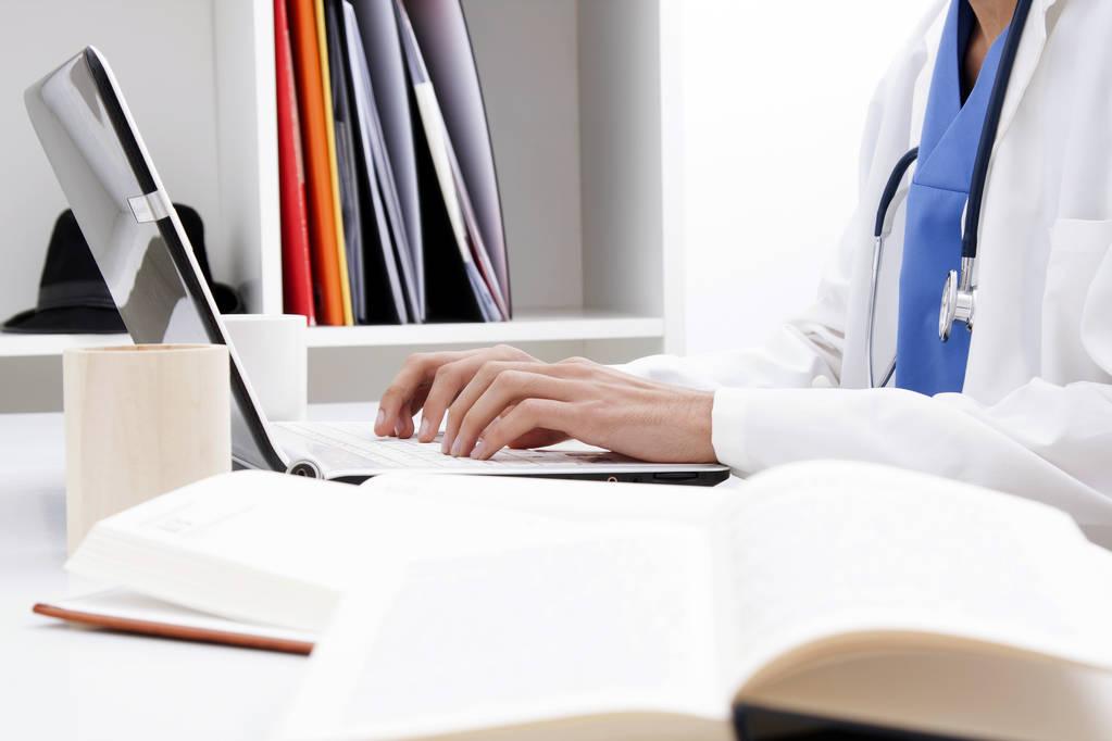 面向廣大醫(yī)院用戶提供“線上+線下”鏈?zhǔn)椒?wù)體系，延伸高端影像診斷資源下基層，提升廣大群眾的就診滿意度。